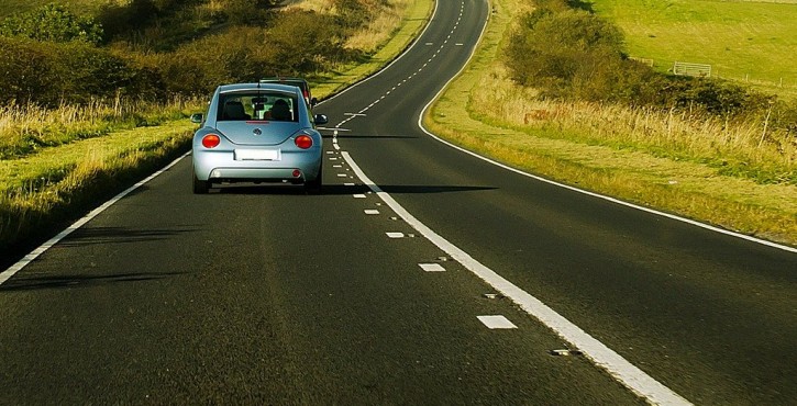 Permis de conduire : Un jeune conducteur attaque l’état