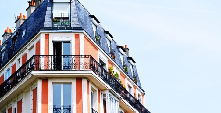 Local commercial situé dans une copropriété et manquement du bailleur à son obligation de délivrance