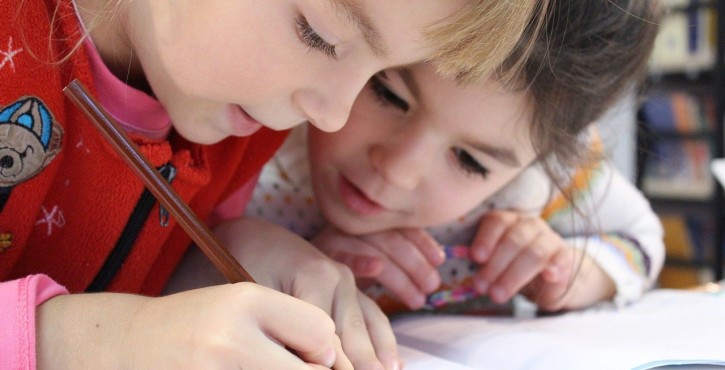 PEUT-ON DEMANDER LA RÉVISION DE LA PART CONTRIBUTIVE A L’ENTRETIEN ET L’ÉDUCATION DES ENFANTS ?
