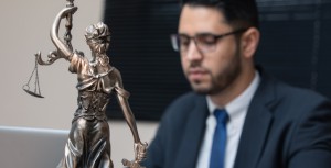Droit des sociétés : l’usufruitier est-il un associé ? Maître CAHEN avocat vous répond