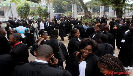 Le Plaideur dans l'Ombre de l'Avocat: Le Défenseur Judiciaire Congolais