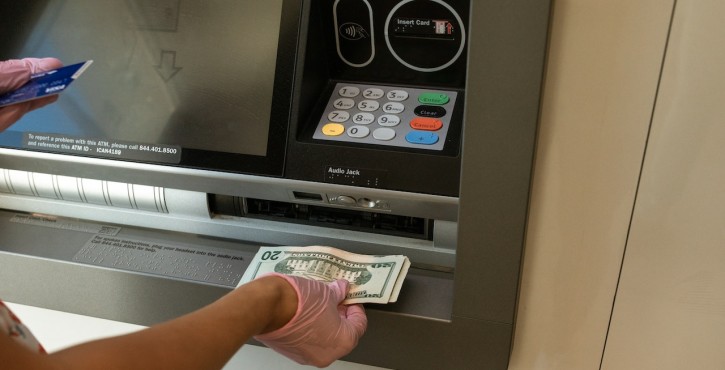 Vol au distributeur automatique ? la banque doit rembourser sous conditions 