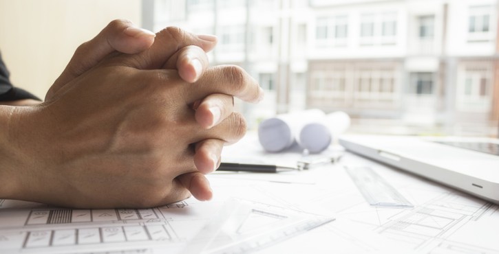 Validité d'une vente liée à un permis de construire postérieurement caduc