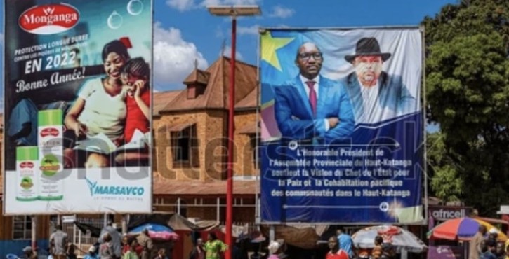 Les artères de la propagande : Portraits politiques, entre gloire flatteuse et dérives en RDC