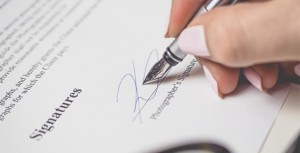 Signature manuscrite numérisée de l’employeur et validité du CDD