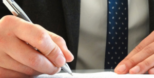 Le faux témoignage en justice. 