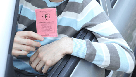 Le dépistage par éthylotest est une étape essentielle du contrôle d'alcoolémie