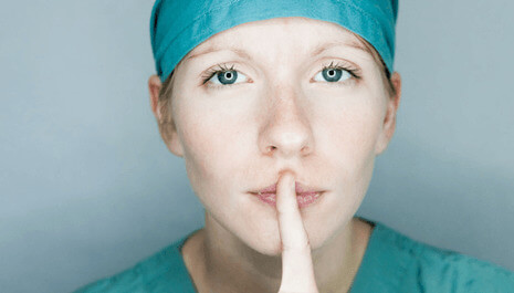 Congé de mat' prolongé par des congés payés : ils suspendent la période de protection de 4 semaines